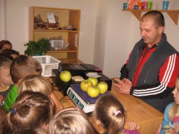 Látogatás egy zöldség-gyümölcsboltban