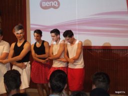 A hat tyúk tava 9.évf.szülinap