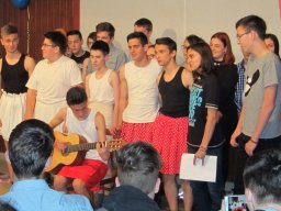 A hat tyúk tava 9.évf.szülinap