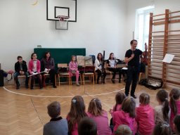 Zeneiskolai toborzó