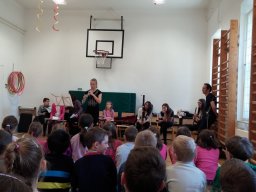 Zeneiskolai toborzó