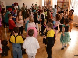 Farsang az alsó tagozaton