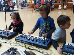 November a Csodavár csoportban