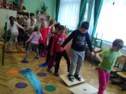 Október a Csodavár csoportban