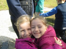 Kirándulnak a Zengőerdő csoportos gyerekek