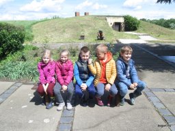 Kirándulnak a Zengőerdő csoportos gyerekek