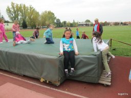 Nagyok az Előre pályán