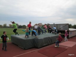 Nagyok az Előre pályán