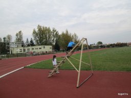 Nagyok az Előre pályán