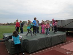 Nagyok az Előre pályán