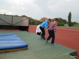 Nagyok az Előre pályán