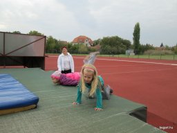 Nagyok az Előre pályán