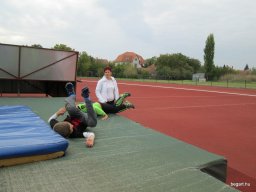 Nagyok az Előre pályán