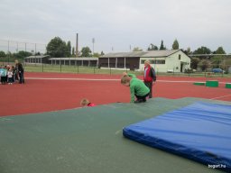 Nagyok az Előre pályán