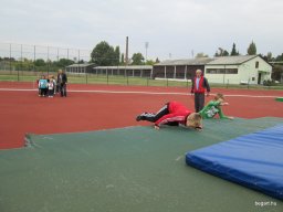 Nagyok az Előre pályán