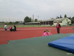 Nagyok az Előre pályán