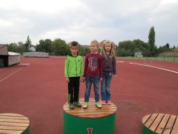 Nagyok az Előre pályán