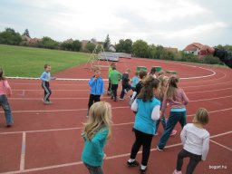 Nagyok az Előre pályán