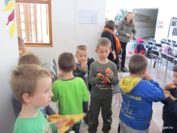 az Óperenciás tengeren túl