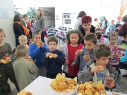 az Óperenciás tengeren túl