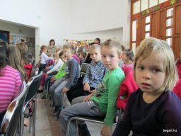 az Óperenciás tengeren túl