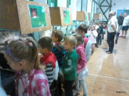 HÜLLŐKIÁLLÍTÁSON