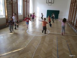 Egy kicsi mozgás a meseréten