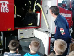 TŰZOLTÓSÁGON A CSODAVÁR