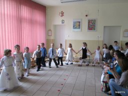 Édesanyák a Zengőerdőben