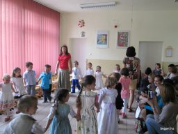 Édesanyák a Zengőerdőben