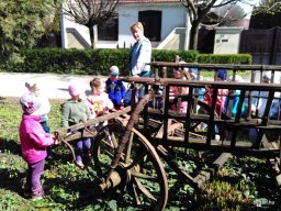 A Csodavár csoportosok a tavasz első sugarait kihasználva sétálni indultak